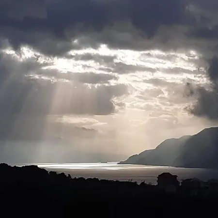 Case de vacanță Arya House Lopar